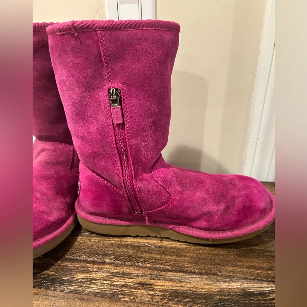 UGG Kids Sz 4 K Lil Sunshine Suede Boot Victorian Pink MidCalf Sheepskin Lining